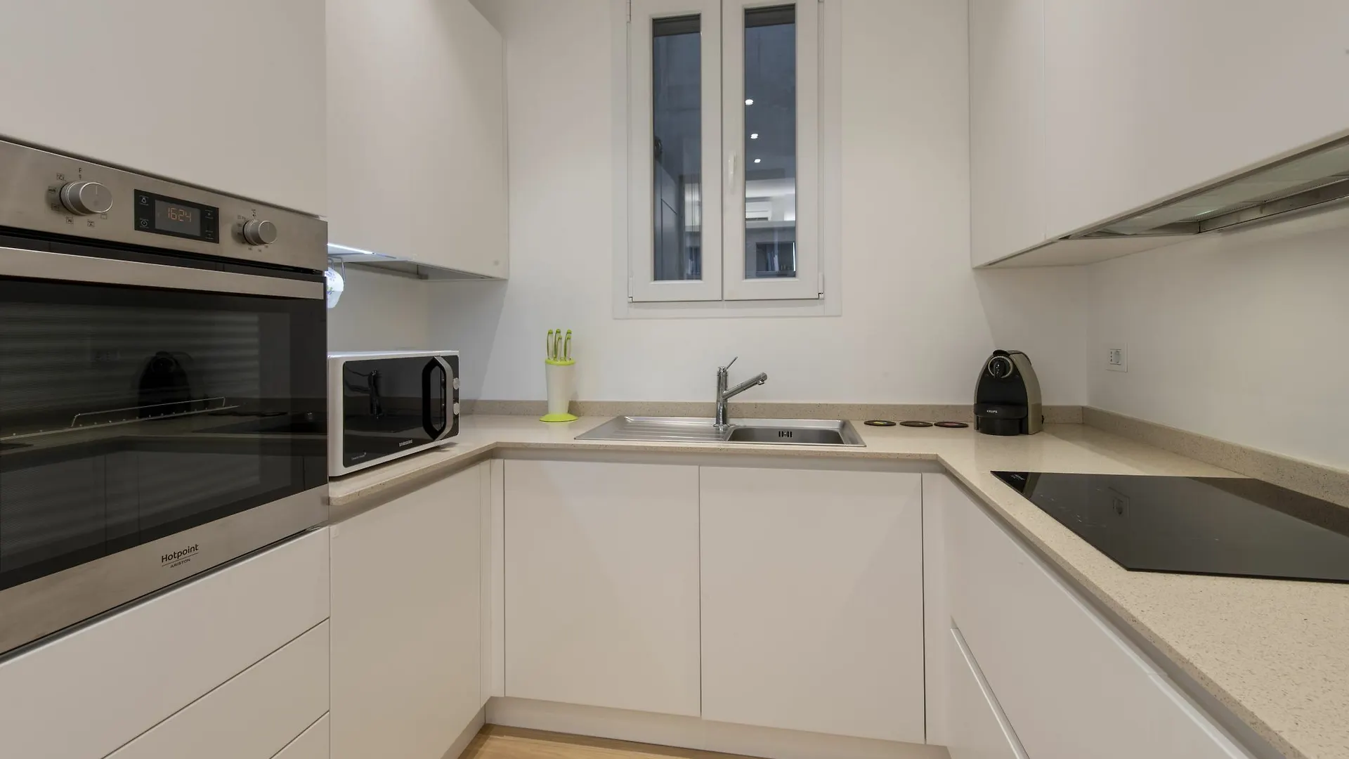 Wagner Apartment - Corso Vercelli Milan